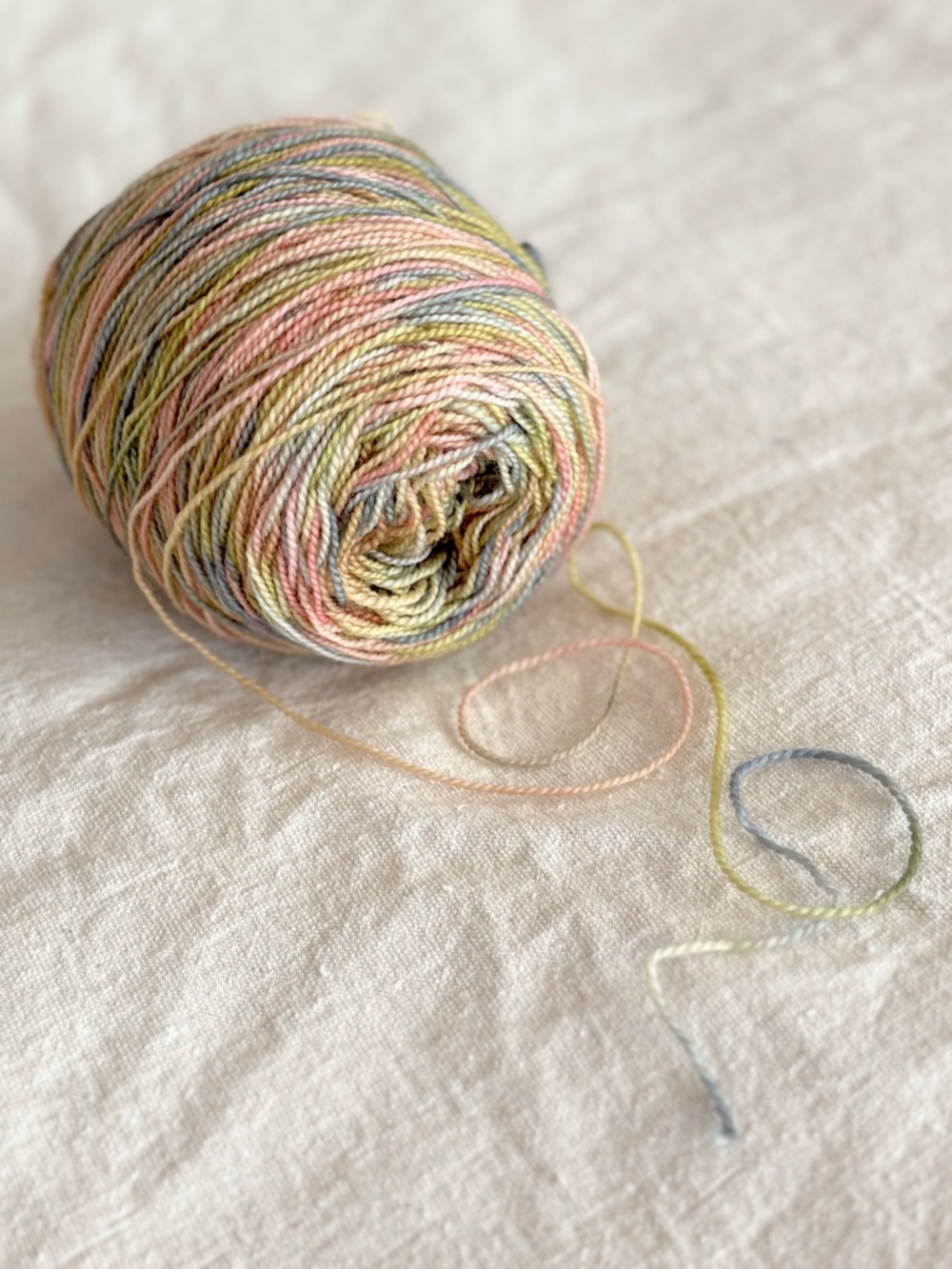 indie pastel sock yarn - wool fingering nwot 56g